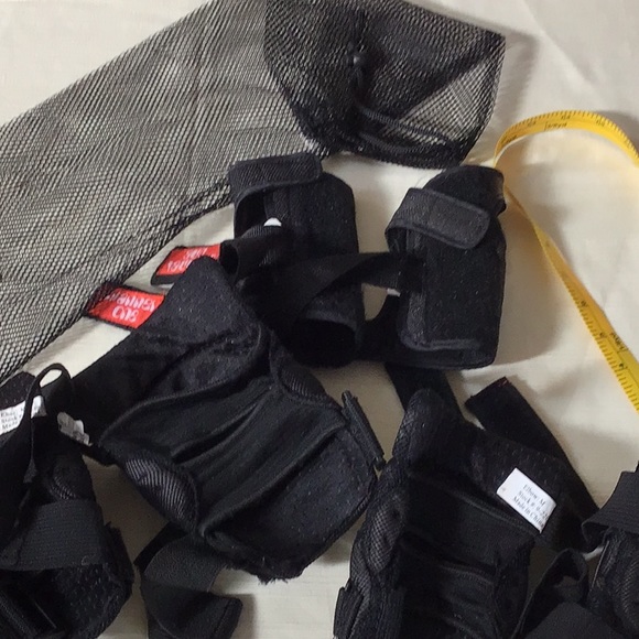 🎁 5 for $10 Sale🎁Channel One Skateboards Pads Aggressive Series M 8-11 years - Picture 9 of 10